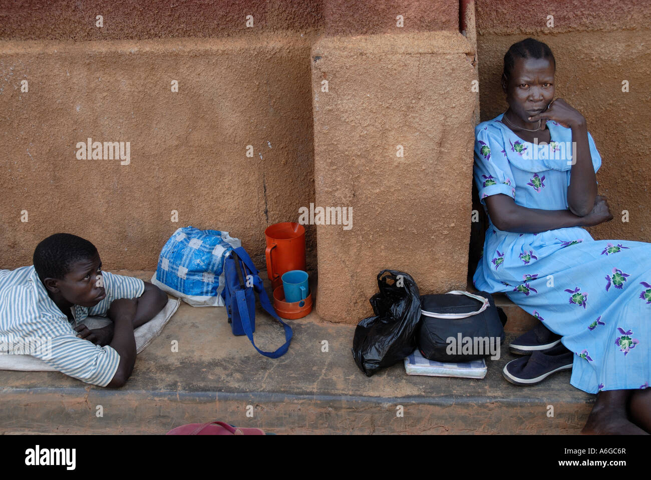 Kitgum, Uganda. Per il campo per sfollati dal conflitto istigati dall Esercito di Resistenza del Signore .In attesa a Kitgum hospital . Foto Stock