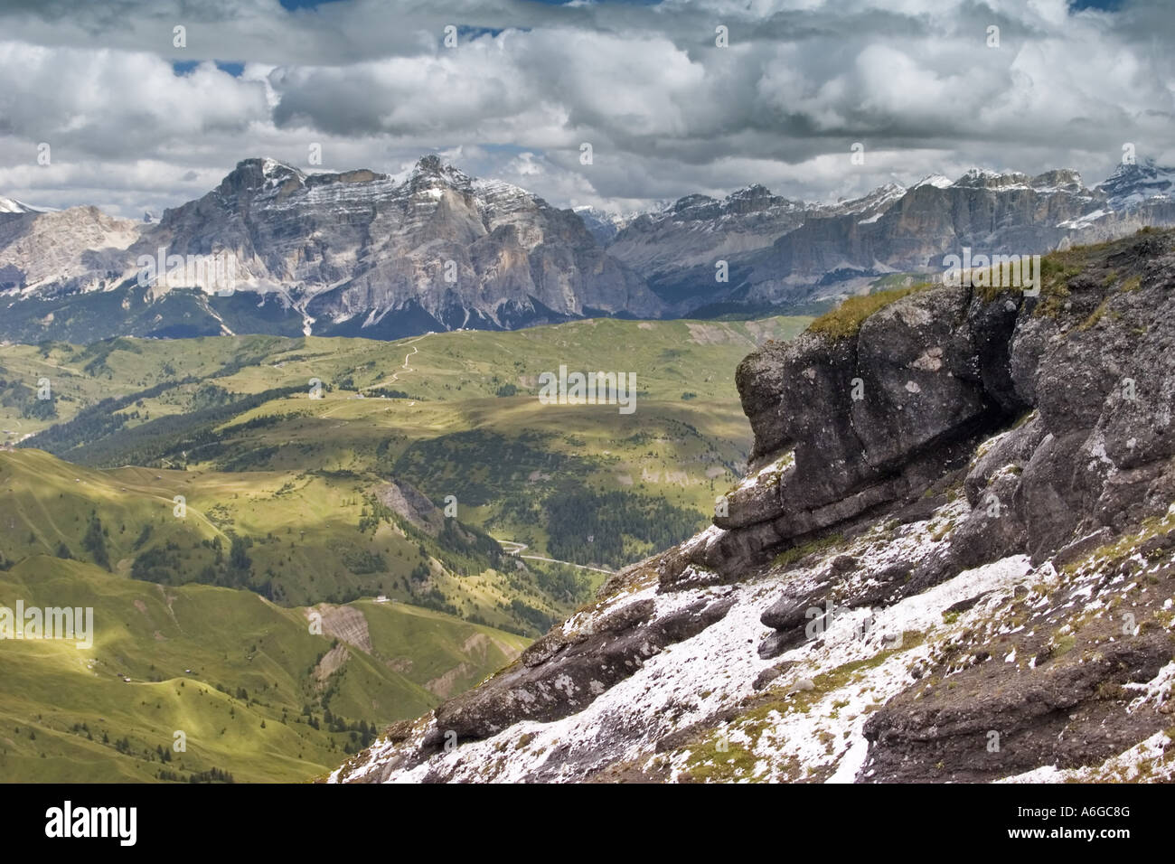 Vista dalla Pordoijoch per la Tofana gruppo montuoso, Italia, Veneto, Naturpark Tofana Foto Stock