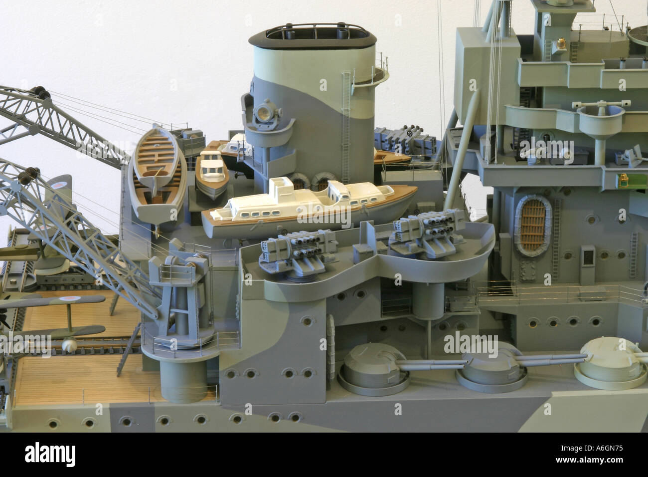 Corazzata HMS Queen Elizabeth rappresentato nel 1943 hanno combattuto