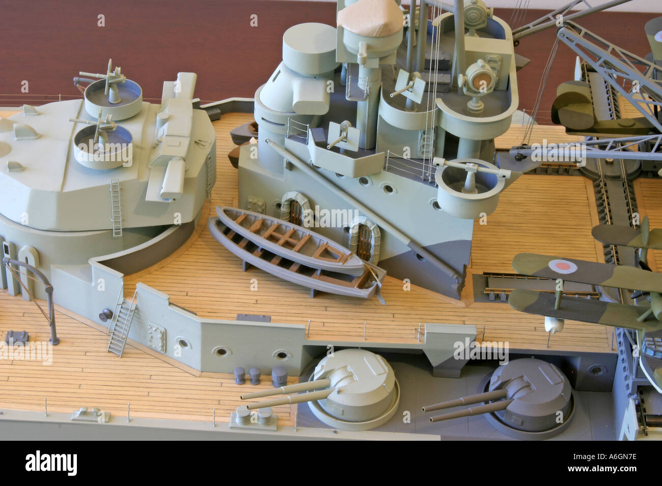 Corazzata HMS Queen Elizabeth rappresentato nel 1943 hanno combattuto