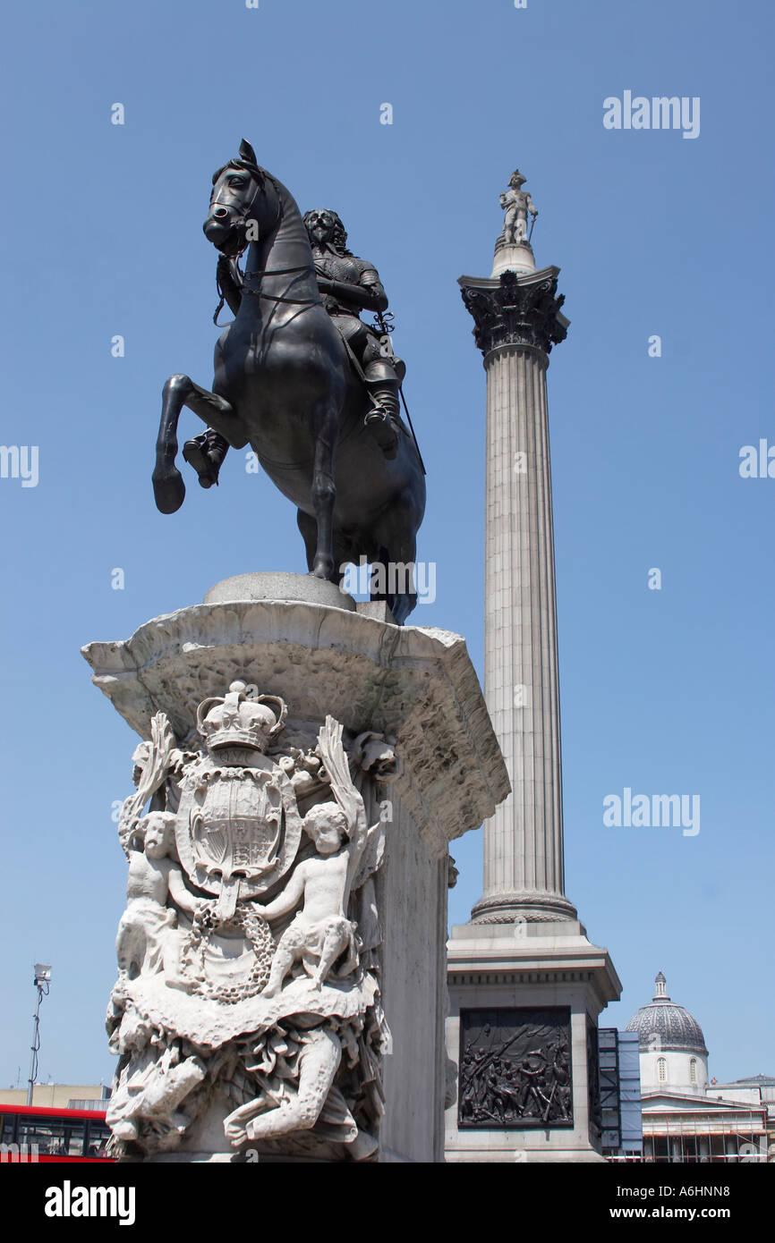 Statua di re Carlo 2 secondo con l'Ammiraglio Lord Nelson Horatio Nelson Foto Stock