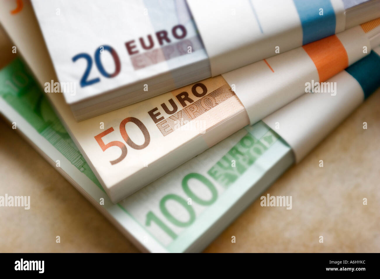 Fasci di denaro, le banconote in euro Foto Stock