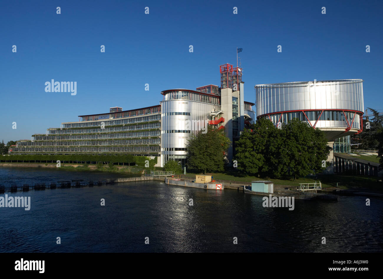 Vista della Corte di giustizia europea per i diritti dell'uomo presso il fiume Ill, Strasburgo, Francia Foto Stock