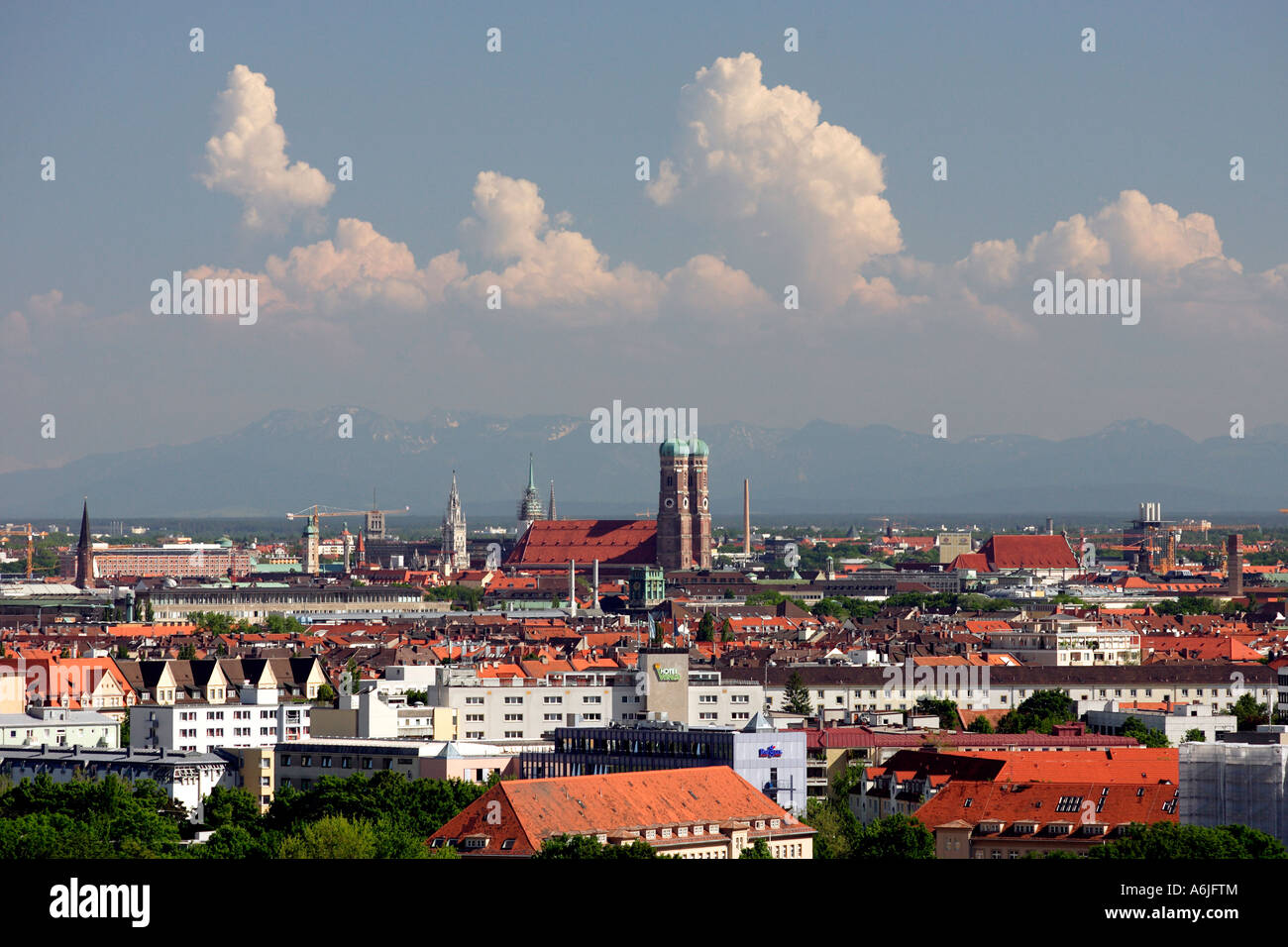 La città vecchia con la Chiesa di Nostra Signora di Monaco di Baviera, Germania Foto Stock