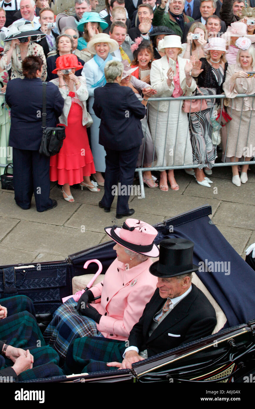 La gente accogliente di Sua Maestà la Regina Elisabetta II e suo marito la Sua Altezza Reale il Principe Duca di Edimburgo Foto Stock