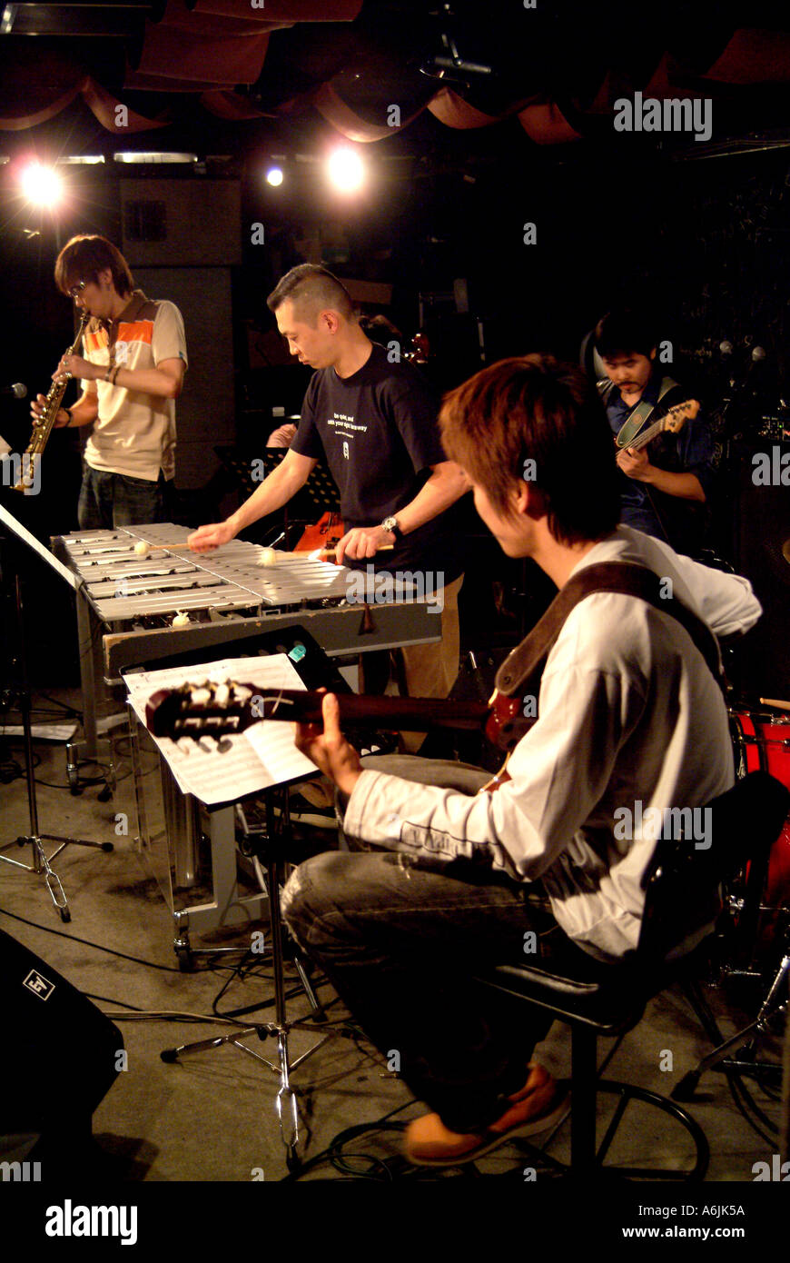 I musicisti jazz di eseguire in loco Live Rag Kyoto Giappone Ottobre 2004 Foto Stock