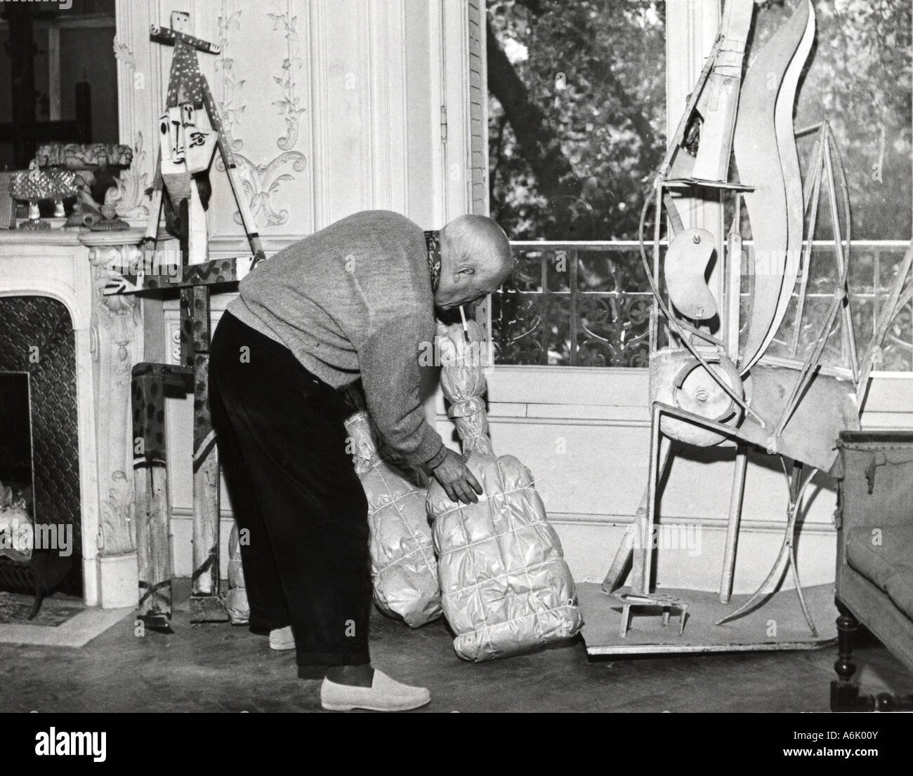 Pablo picasso guitar immagini e fotografie stock ad alta risoluzione - Alamy