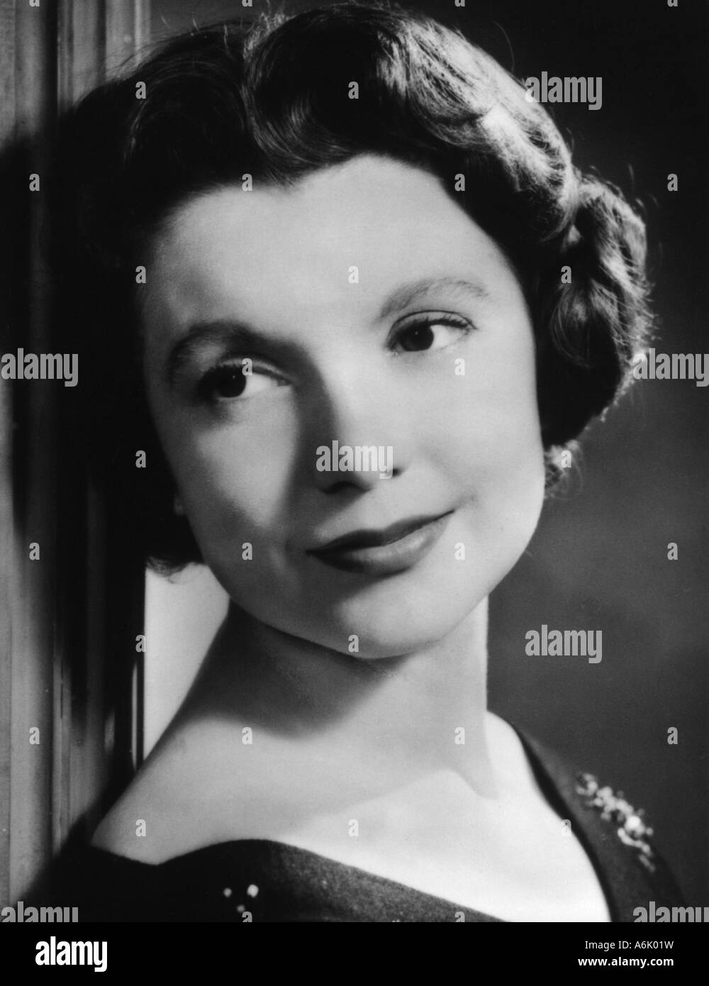 SYLVIA PETERS UK attrice che era un presentatore di continuità per la BBC tra il 1947 e il 1958 Foto Stock