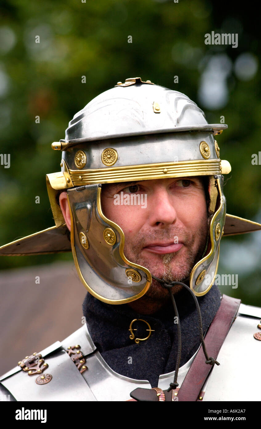 Soldato nell'Ermine Street Guard militare romano gruppo rievocazione REGNO UNITO Foto Stock