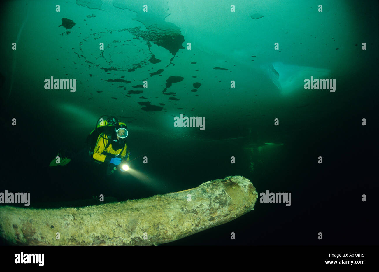 Immersioni nel lago ghiacciato Foto Stock