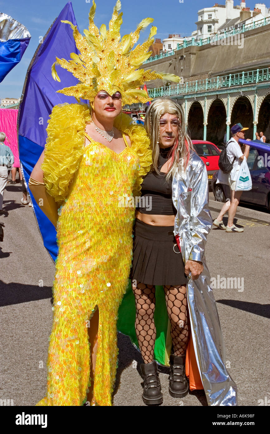 Vestito in costumi per Gay Pride Parade 2004 Brighton Regno Unito Foto  stock - Alamy