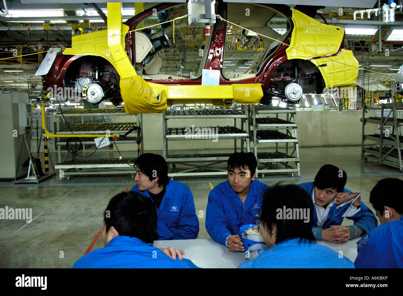 Linea di montaggio di GM Chevrolet Sail di Yantai provincia di Shandong Cina Foto Stock
