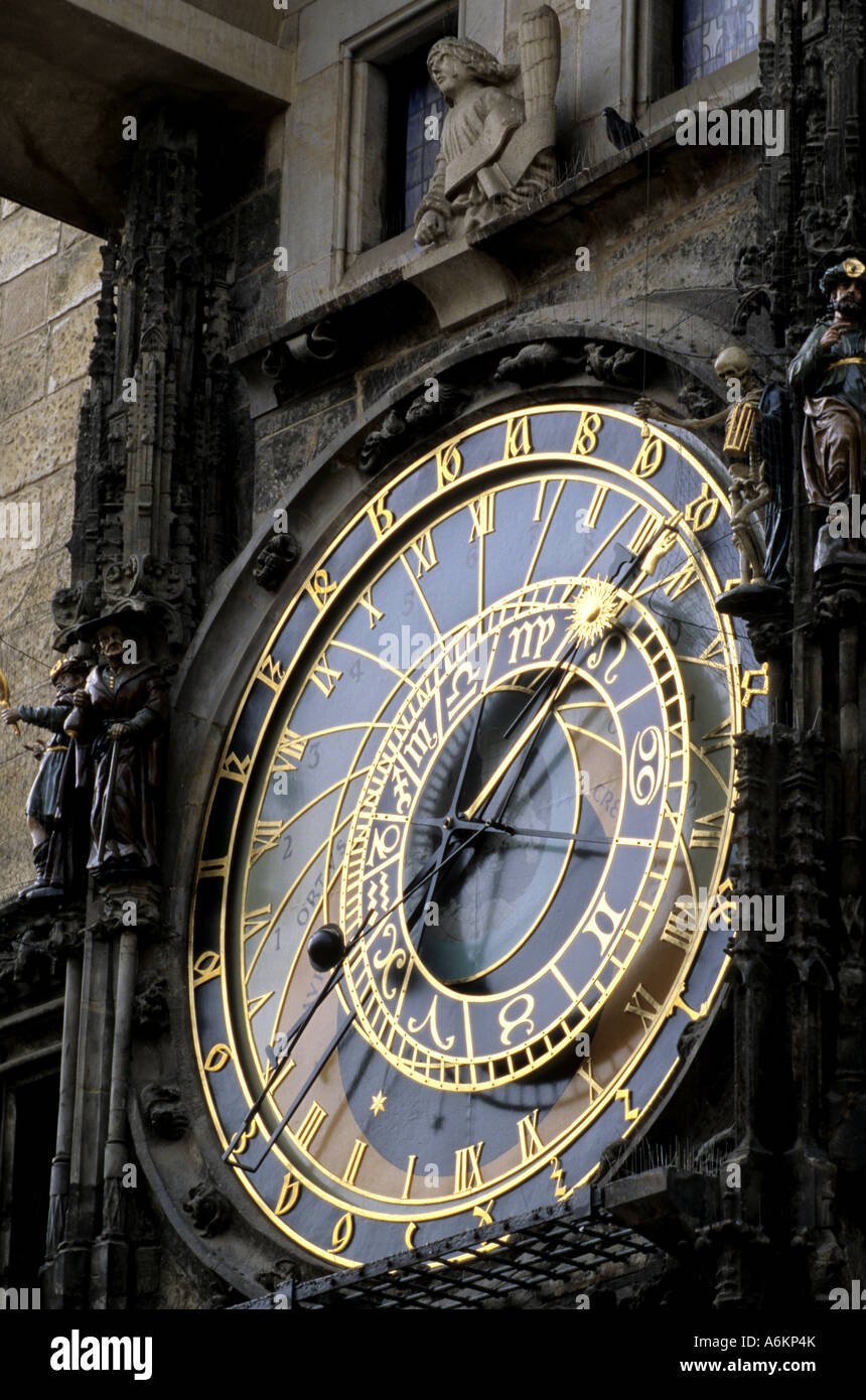 Orologio astronomico del Municipio sulla Piazza della Città Vecchia di Praga Repubblica Ceca Foto Stock