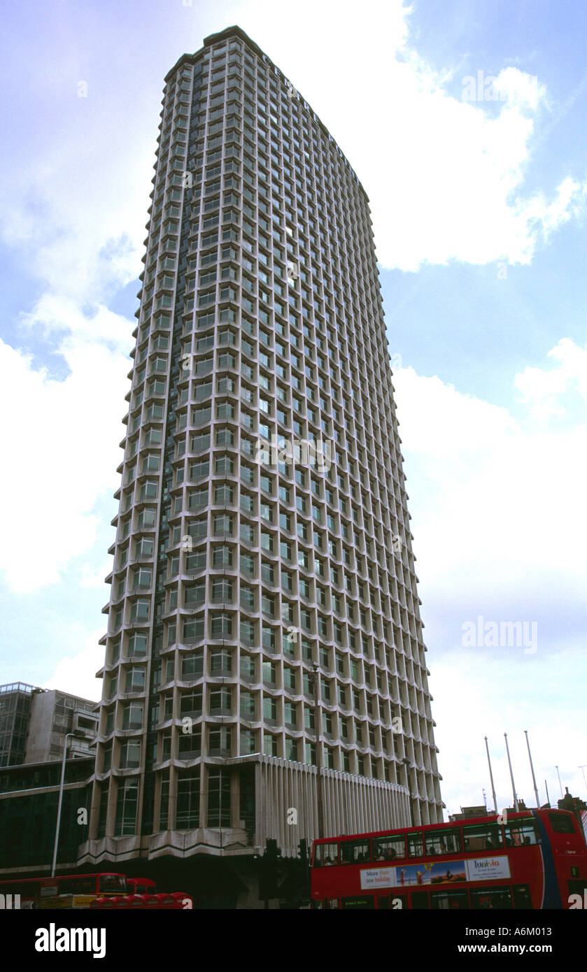 Punto centrale blocco ufficio centrale di Londra London Inghilterra England Foto Stock