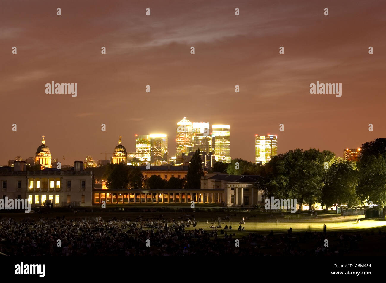 Vista dal parco di Greenwich a Canary Wharf London REGNO UNITO Foto Stock
