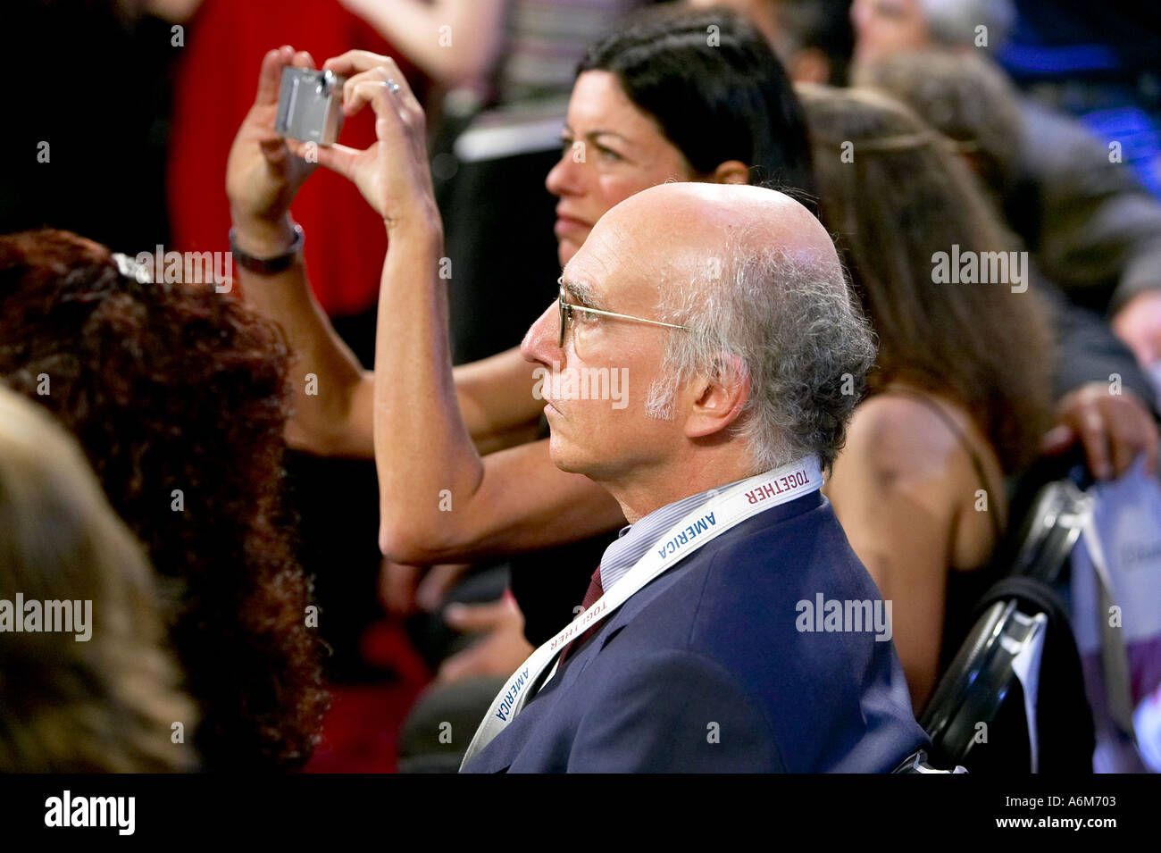 2004 Convention democratica al Boston Fleet Center Larry David sul pavimento del 2004 Convenzione Democratica Foto Stock