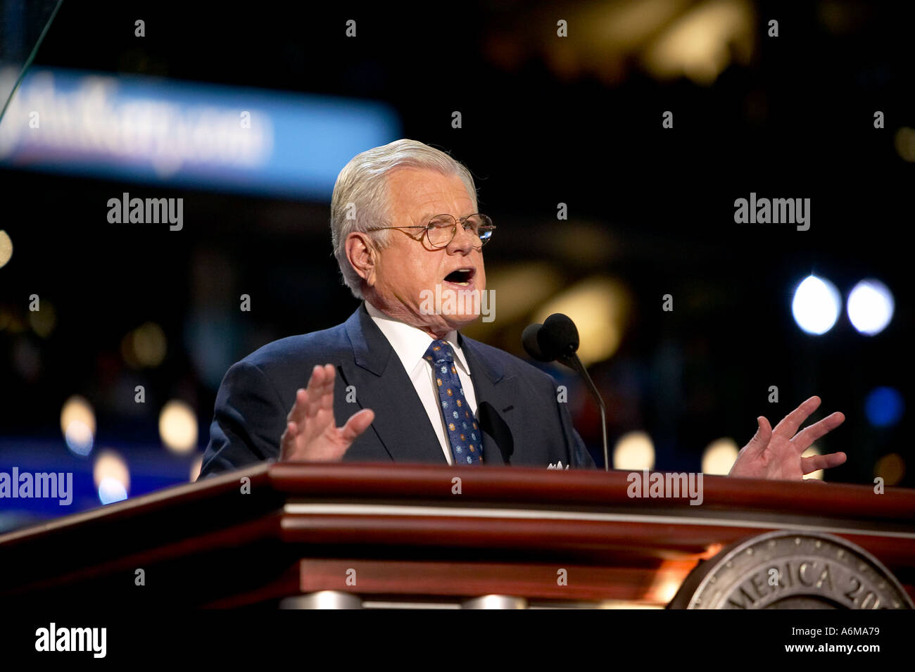 2004 Convention democratica al Boston Fleet Center George Mitchell e Ted Kennedy Foto Stock