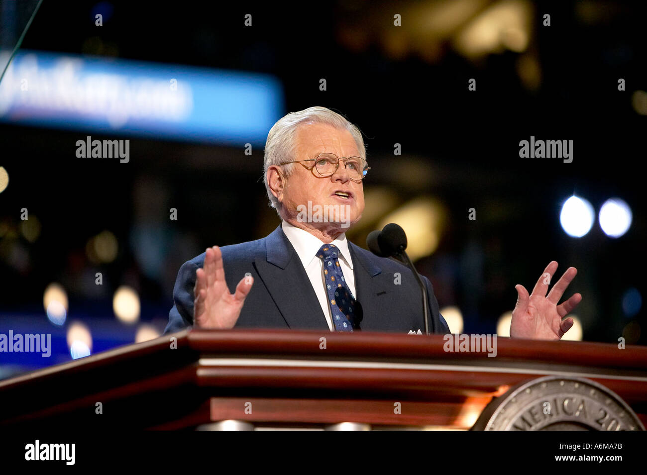 2004 Convention democratica al Boston Fleet Center George Mitchell e Ted Kennedy Foto Stock
