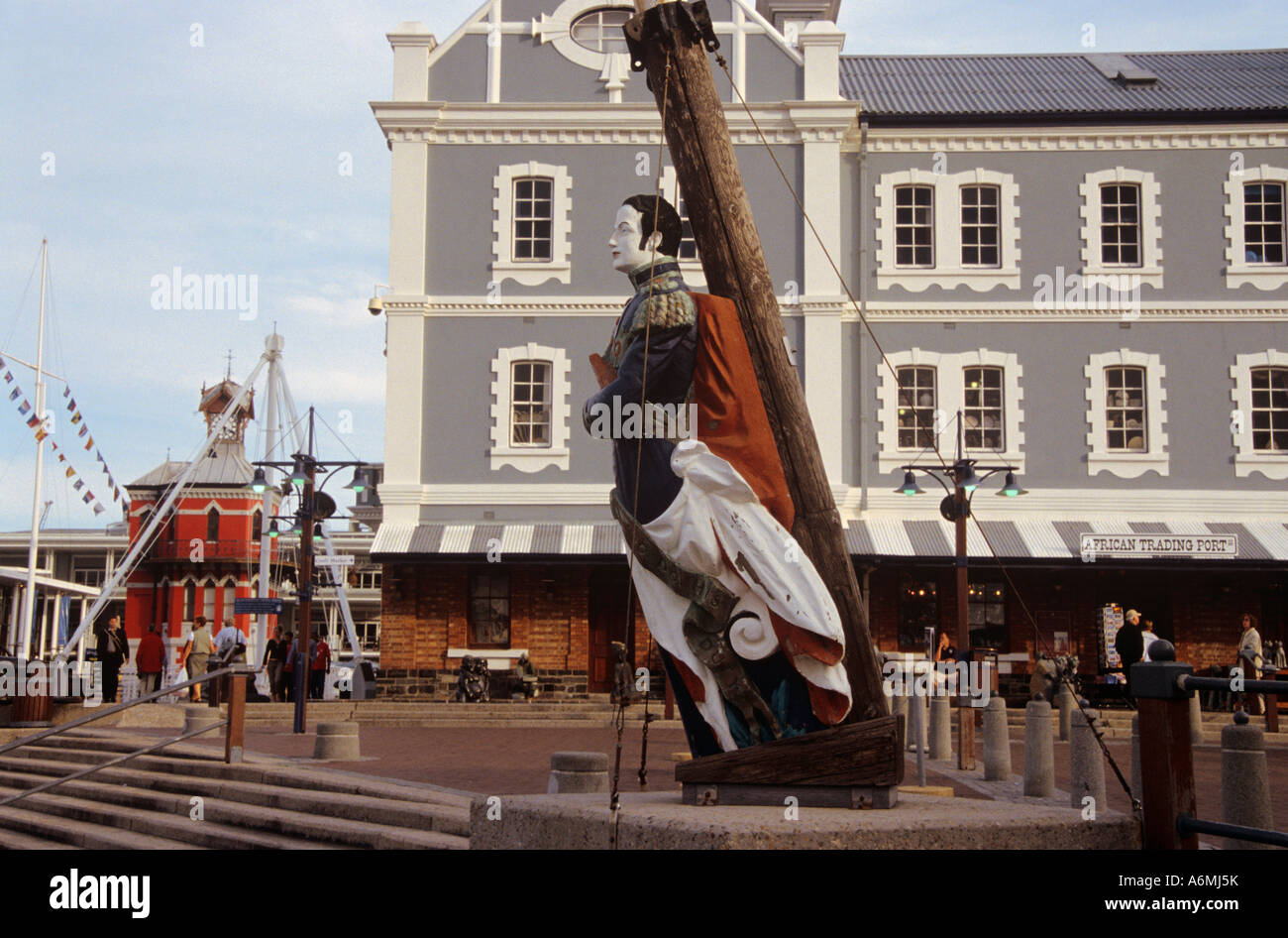 VICTORIA ALBERT WATERFRONT nave s figura testa dal vecchio porto Captain s Office 1904 su Pierhead Cape Town Western Cape Foto Stock