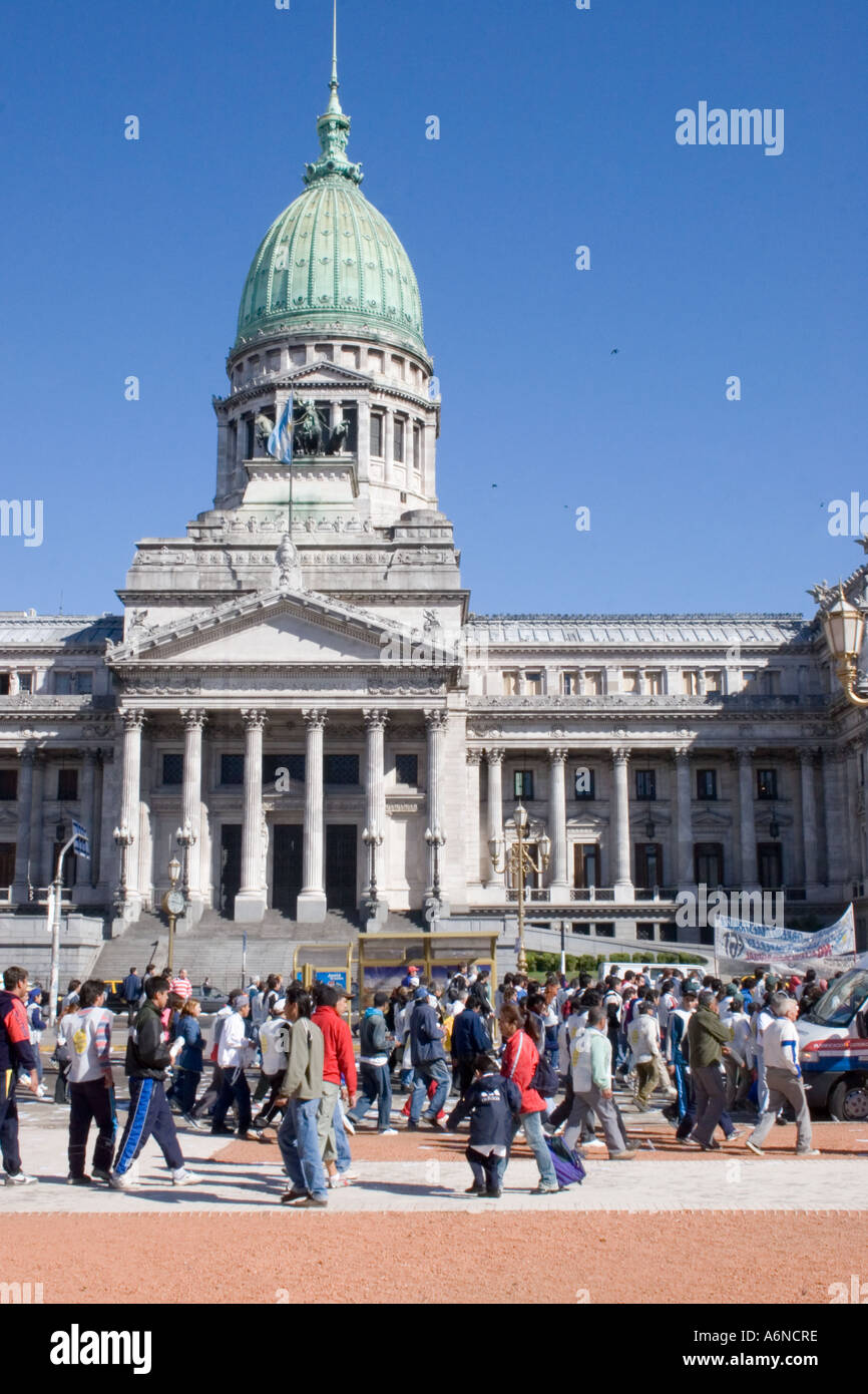 Marcia di protesta oustside Plaza del Congreso Foto Stock