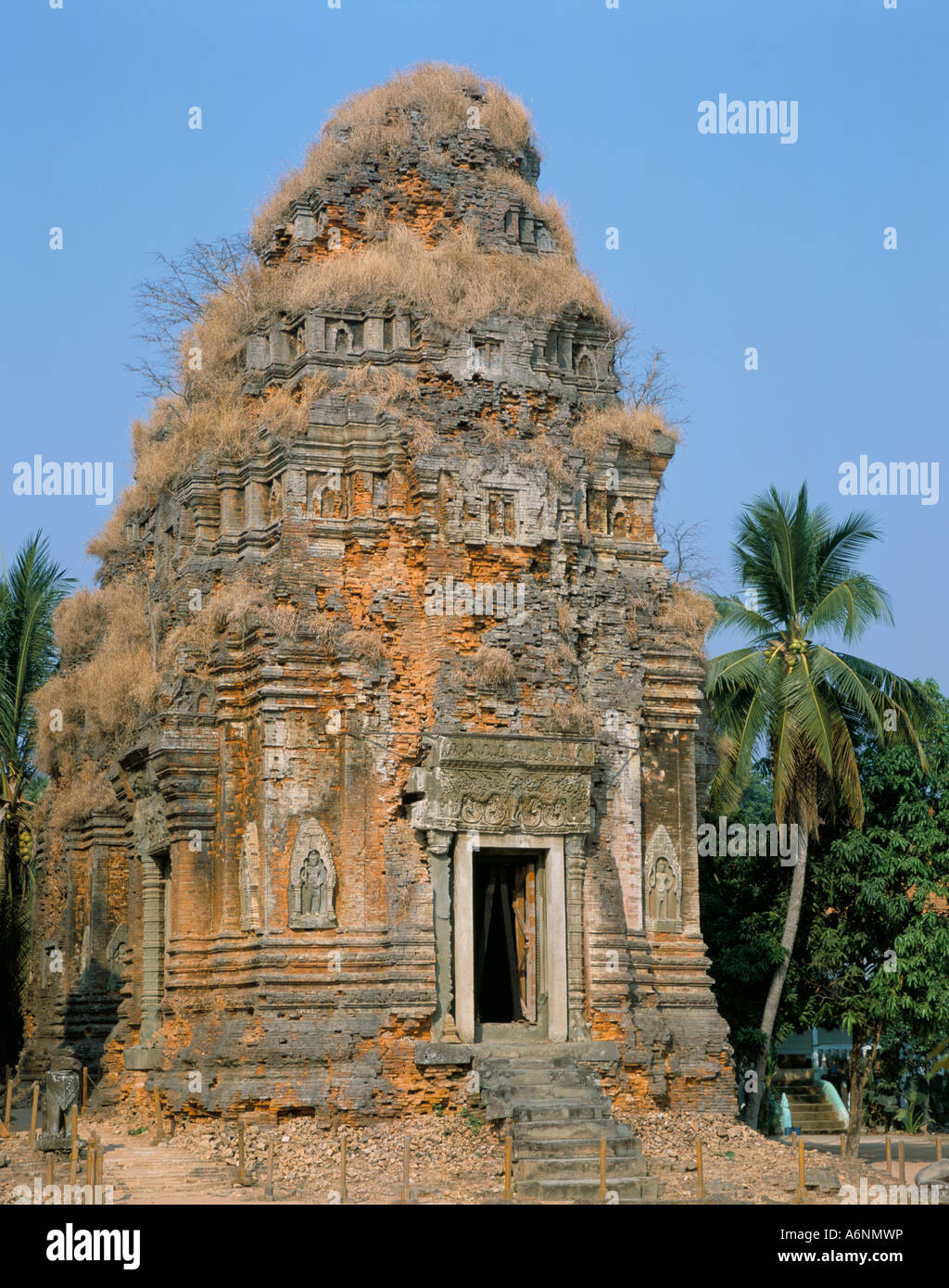 Lolei risalente al 893 D.C. Roluos Angkor Siem Reap Cambogia Indocina Asia del sud-est asiatico Foto Stock