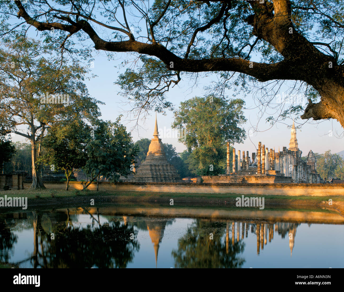 Wat Mahathat Sukhothai UNESCO World Heritage Site Thailandia Asia del sud-est asiatico Foto Stock