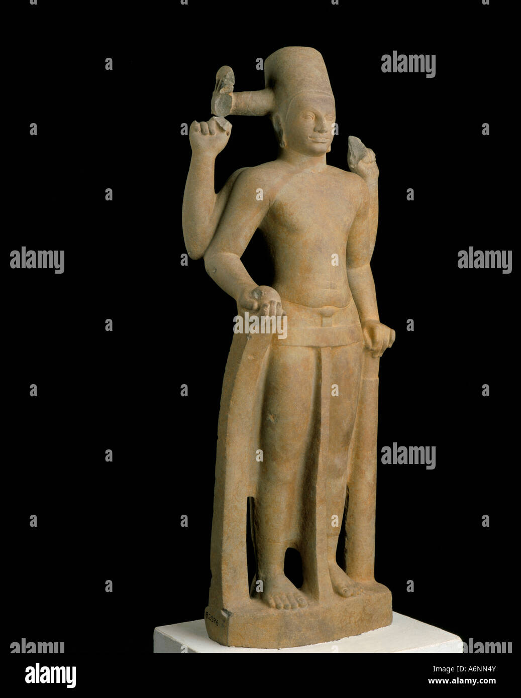 Statua del dio Vishnu dal museo di Tuol Phum arte Khmer risalente al VII secolo Prei Kruk Musueum nazionale di Phnom Penh Foto Stock