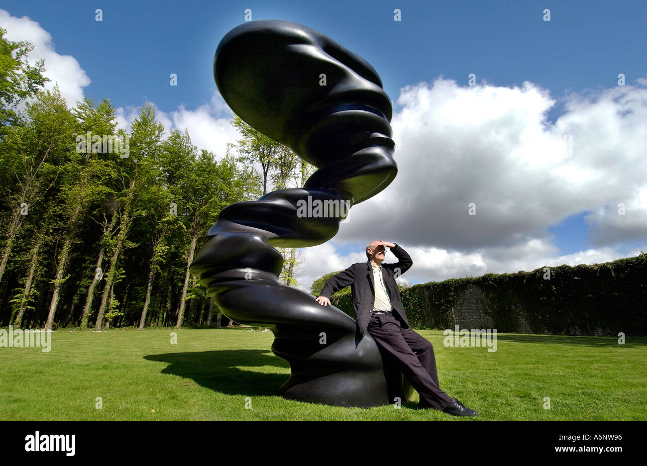 Tony Cragg scultore e monumentale opera nuova Foto Stock