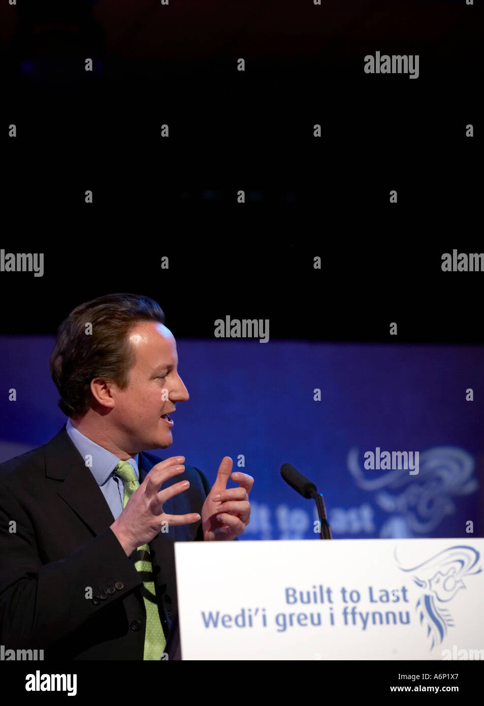 Il Primo Ministro David Cameron rivolgendosi a un gallese congresso del Partito conservatore di Llandudno, il Galles del Nord Foto Stock