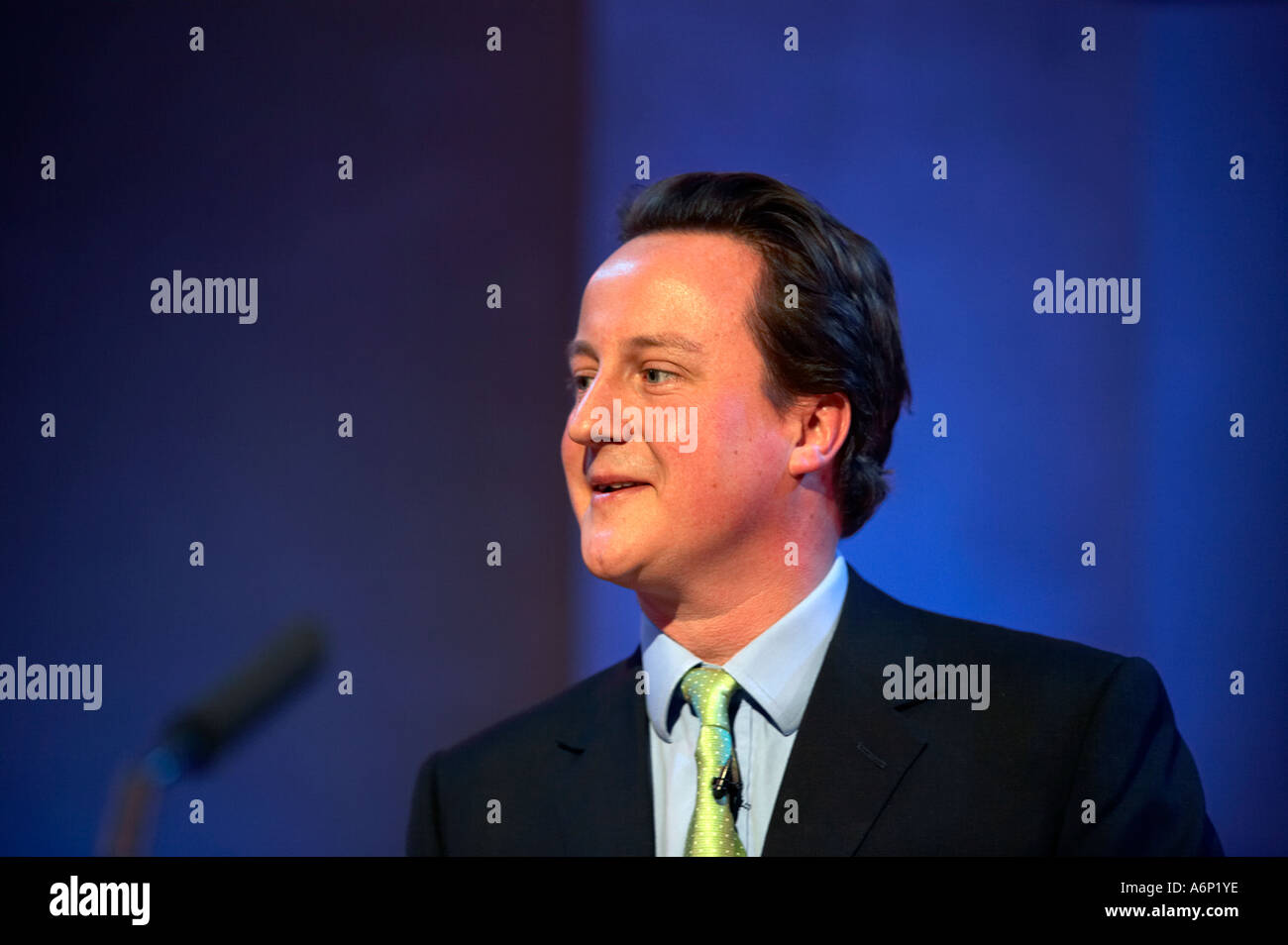 Il Primo Ministro David Cameron rivolgendosi a un gallese congresso del Partito conservatore di Llandudno, il Galles del Nord Foto Stock