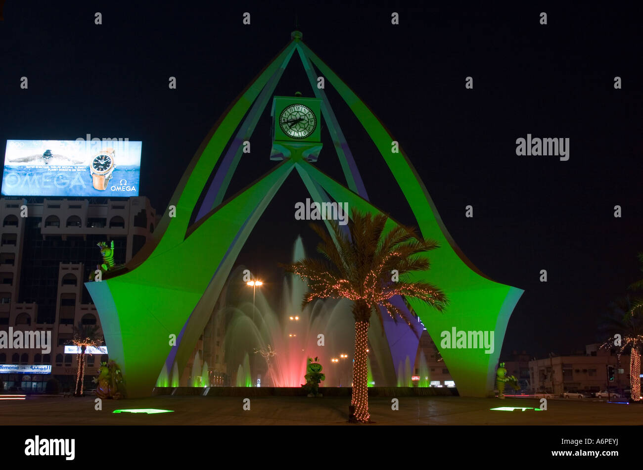 Clock Tower Roundabout Dubai di notte Foto Stock