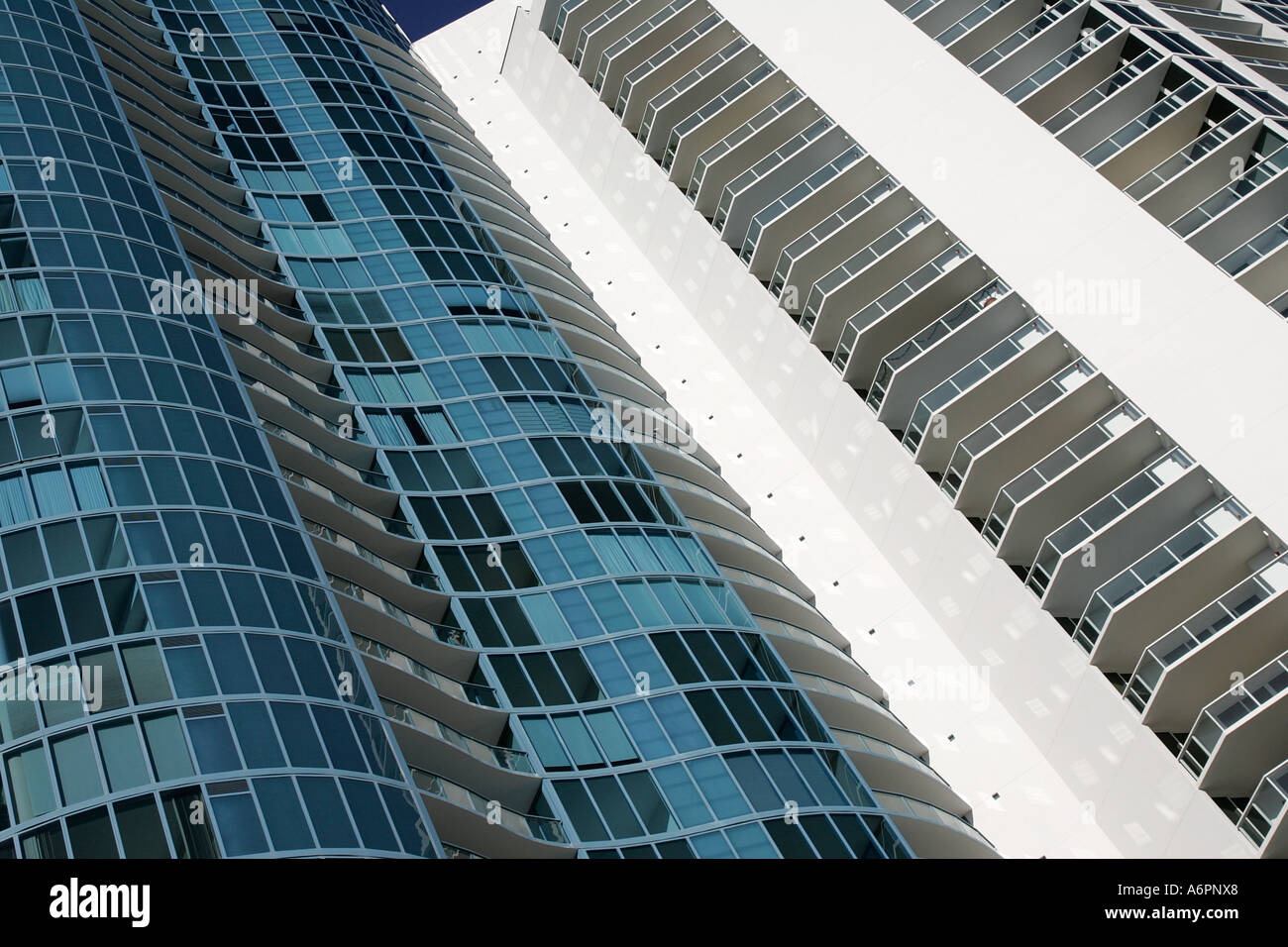 Fort Lauderdale FL Florida Intracoastal Waterway ufficio moderno blocco finestre di vetro centro città ispirazione skyline urbano per la città Foto Stock