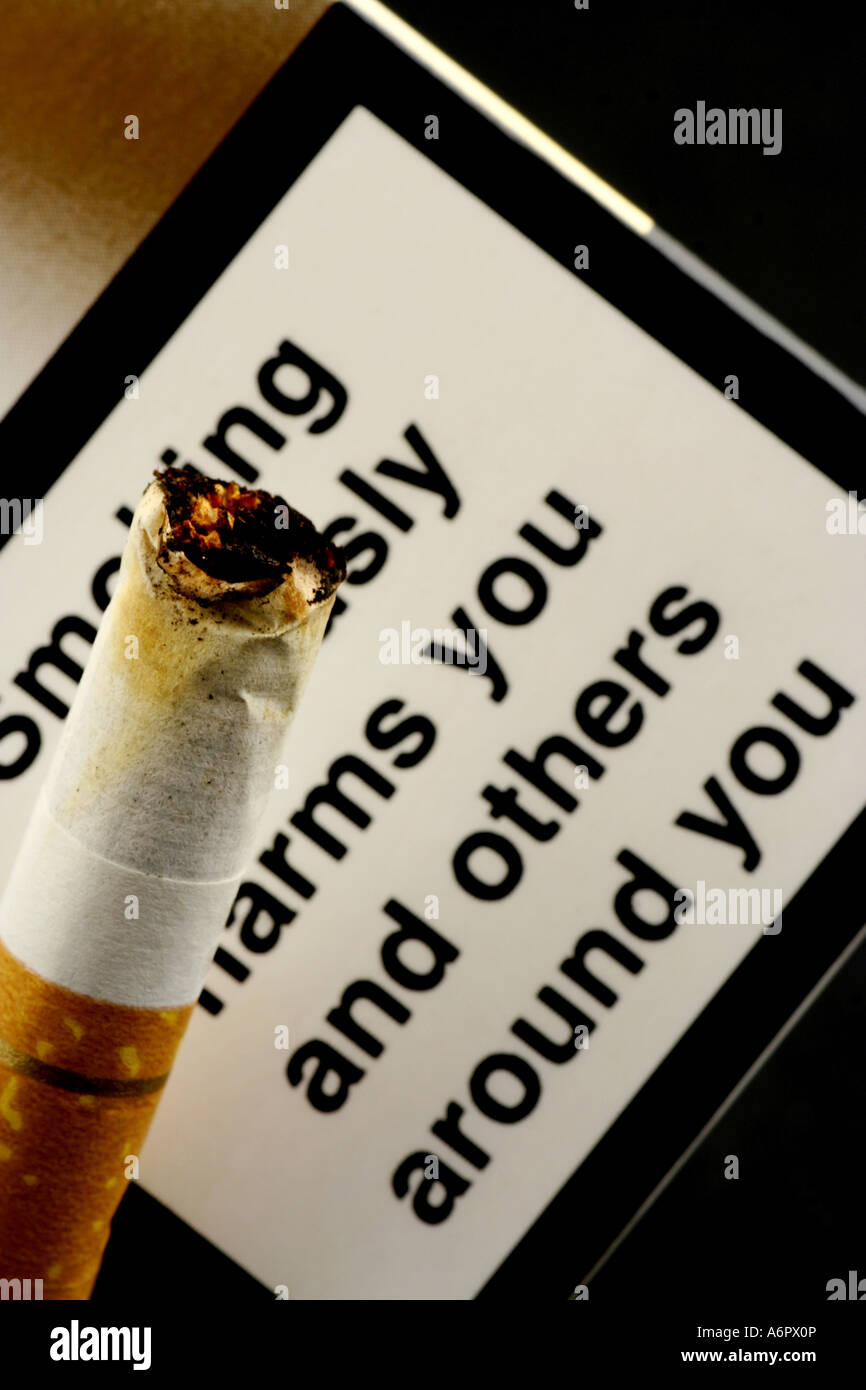 Di sigarette e di avvertimento per la salute Foto Stock