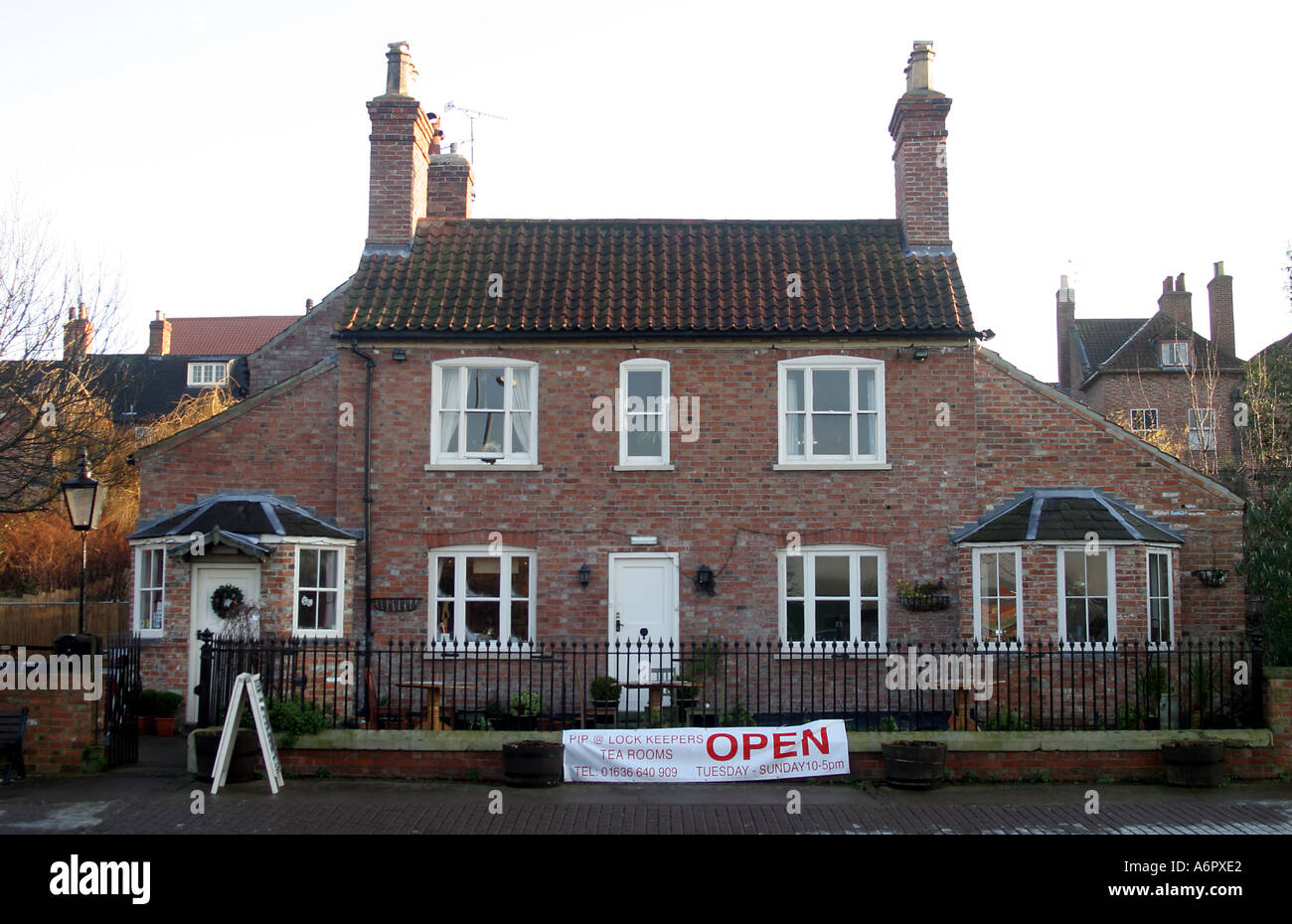 Il bloccare i detentori cottage a Newark on Trent Navigation Foto Stock