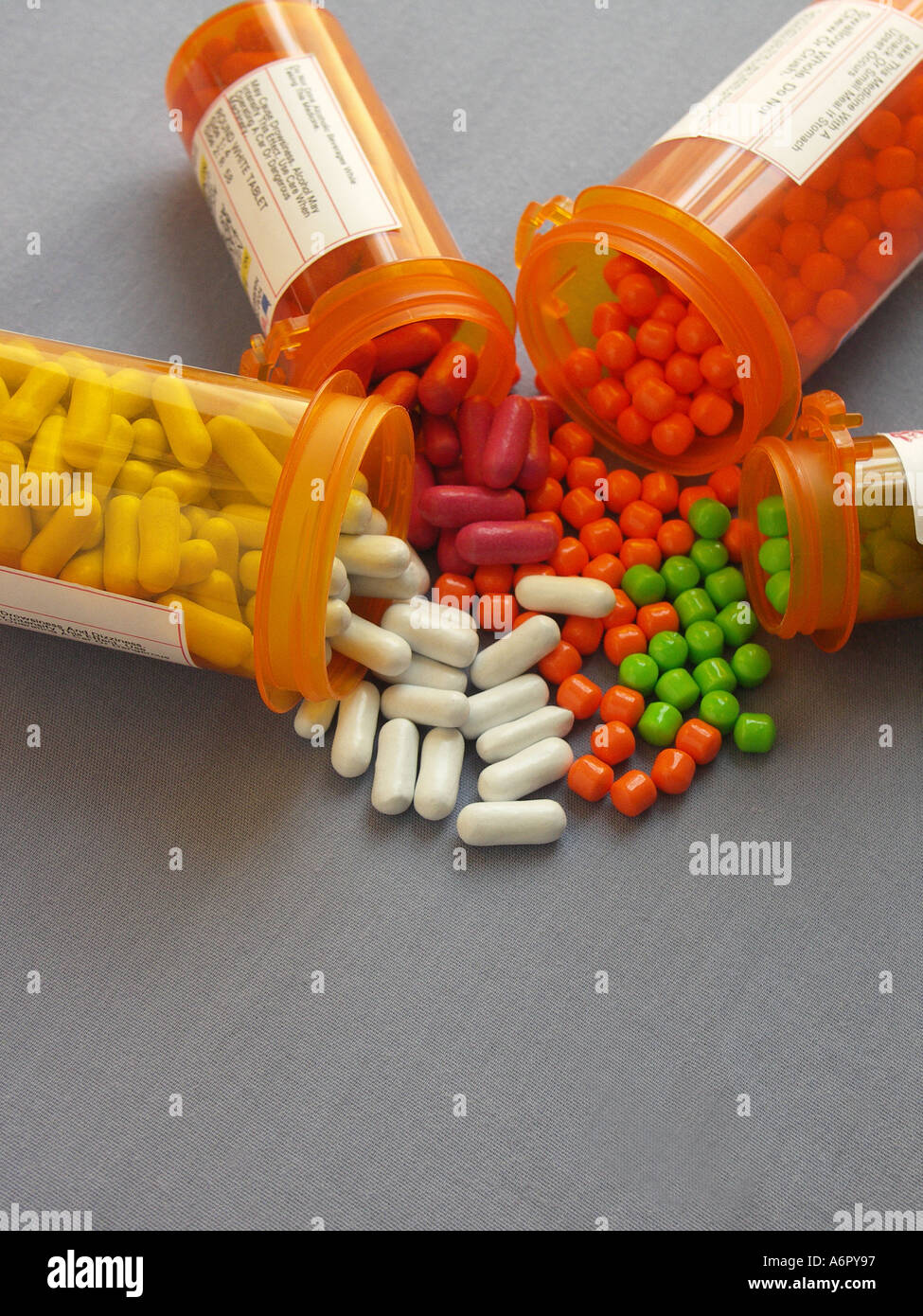 Pills fuoriuscita dai contenitori Foto Stock