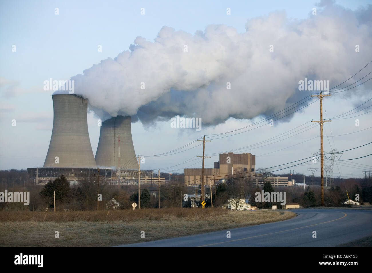 Vista delle torri di raffreddamento della centrale nucleare di Limerick stazione di generazione a Limerick Township Montgomery County Pennsylvania Foto Stock