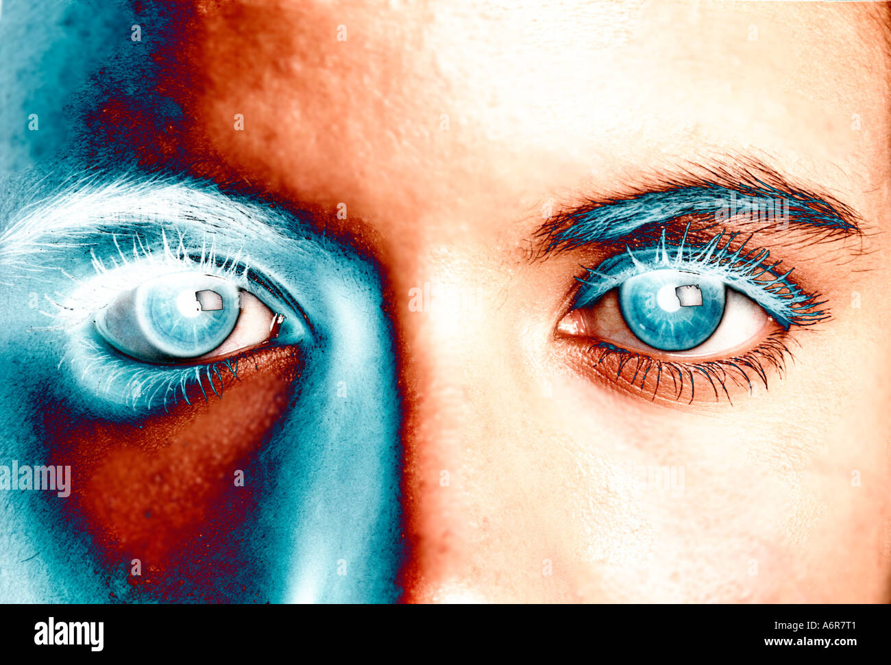 Concetto closeup di solarized occhi di una giovane donna Foto Stock