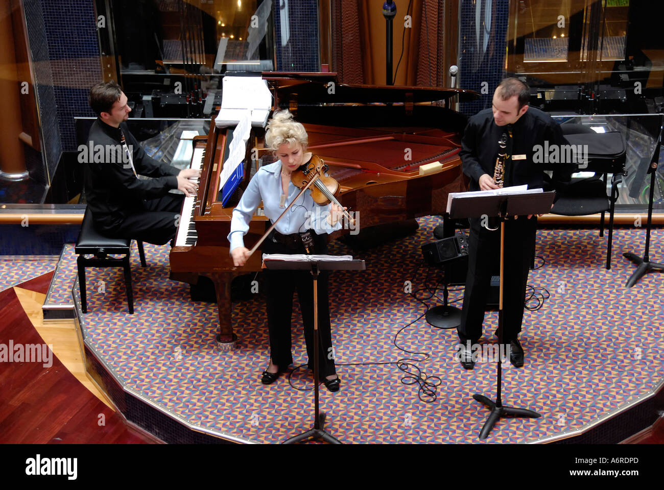Attività a bordo della nave da crociera Carnival Fantasy in viaggio per le isole di Nassau St Maarten Martin Foto Stock