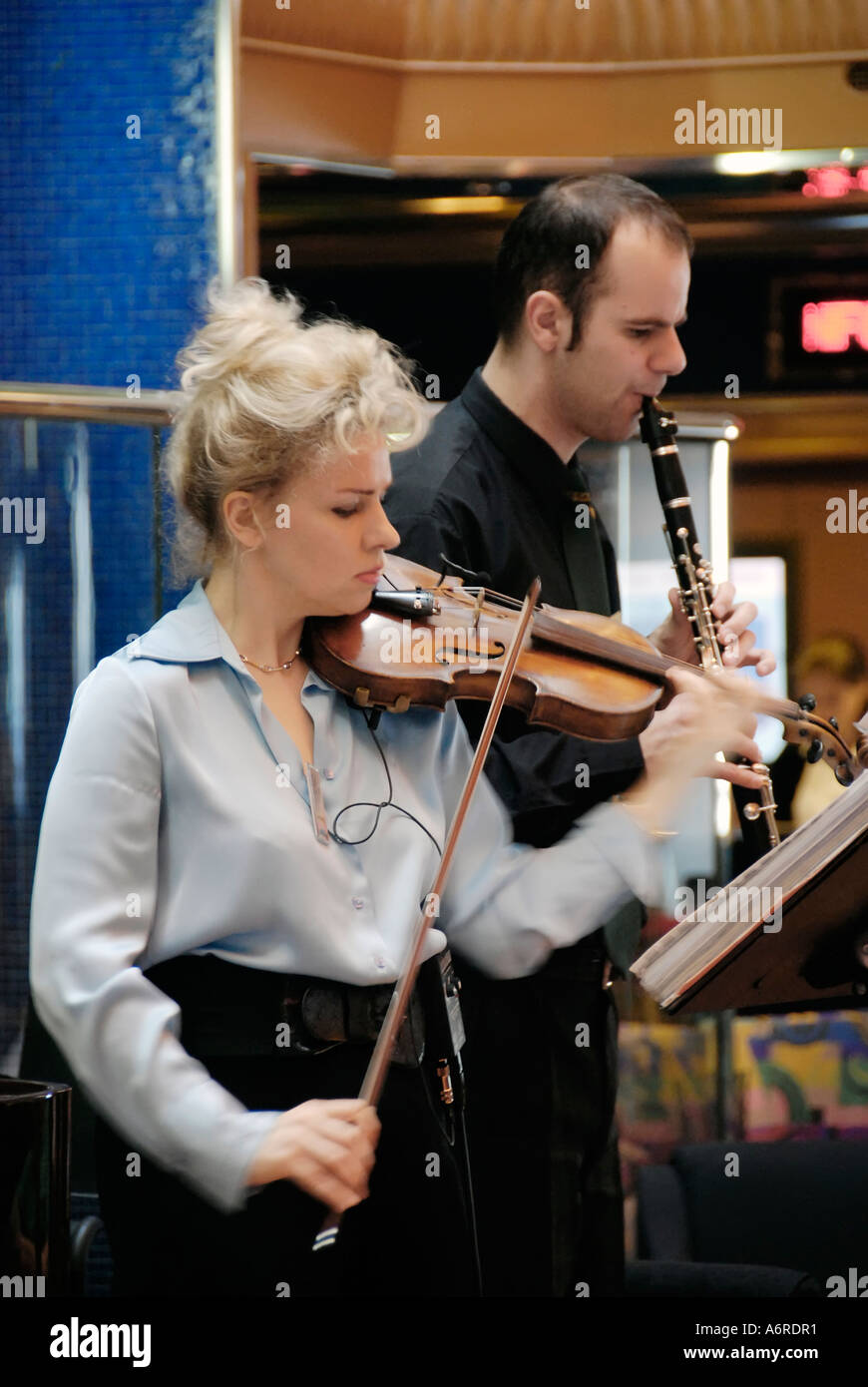 Attività a bordo della nave da crociera Carnival Fantasy in viaggio per le isole di Nassau St Maarten Martin Foto Stock