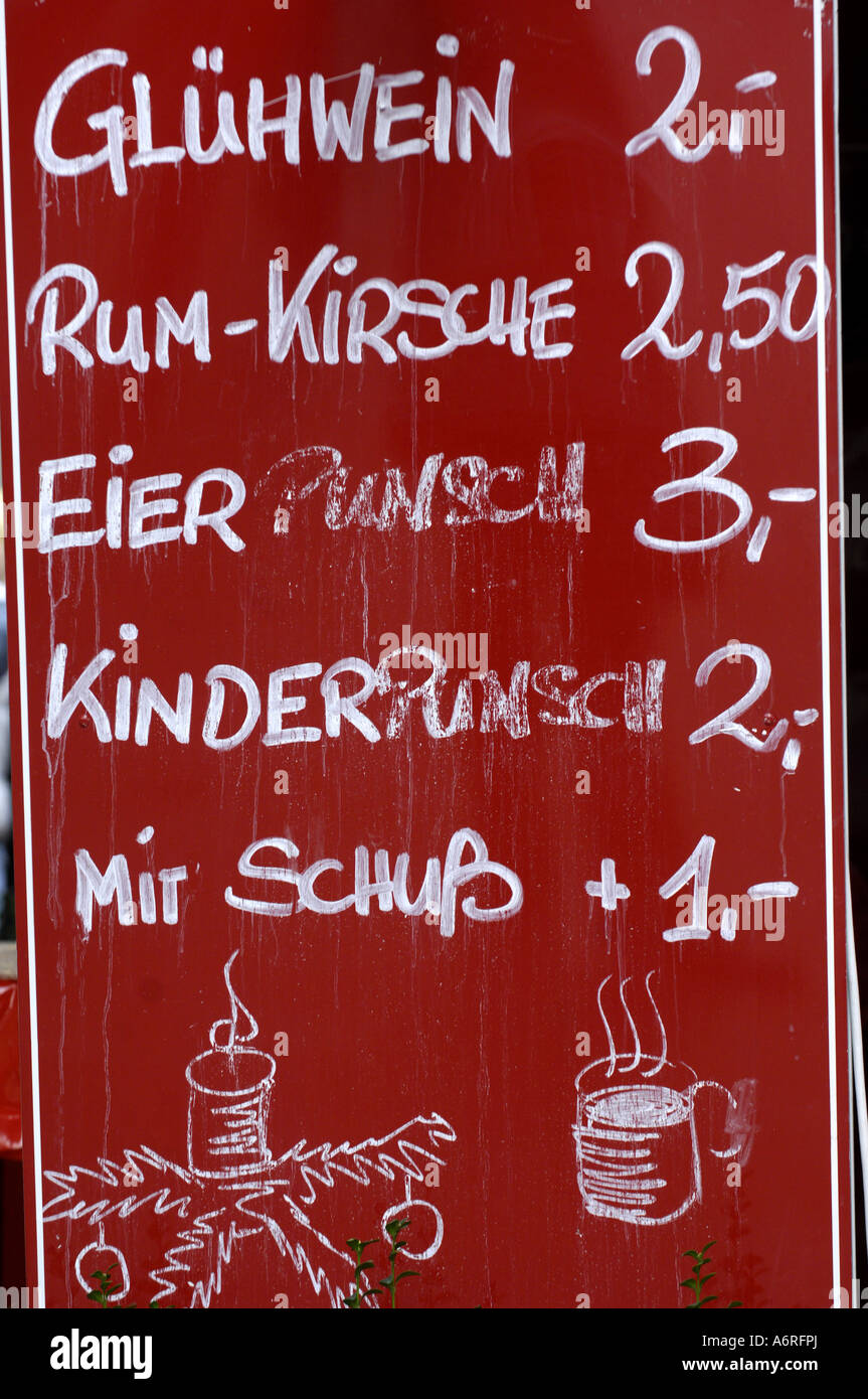 Segno rosso mercatino di Natale Germania gluhwein rum davina eier punsch kinder punsch bevande deutschland inverno Foto Stock