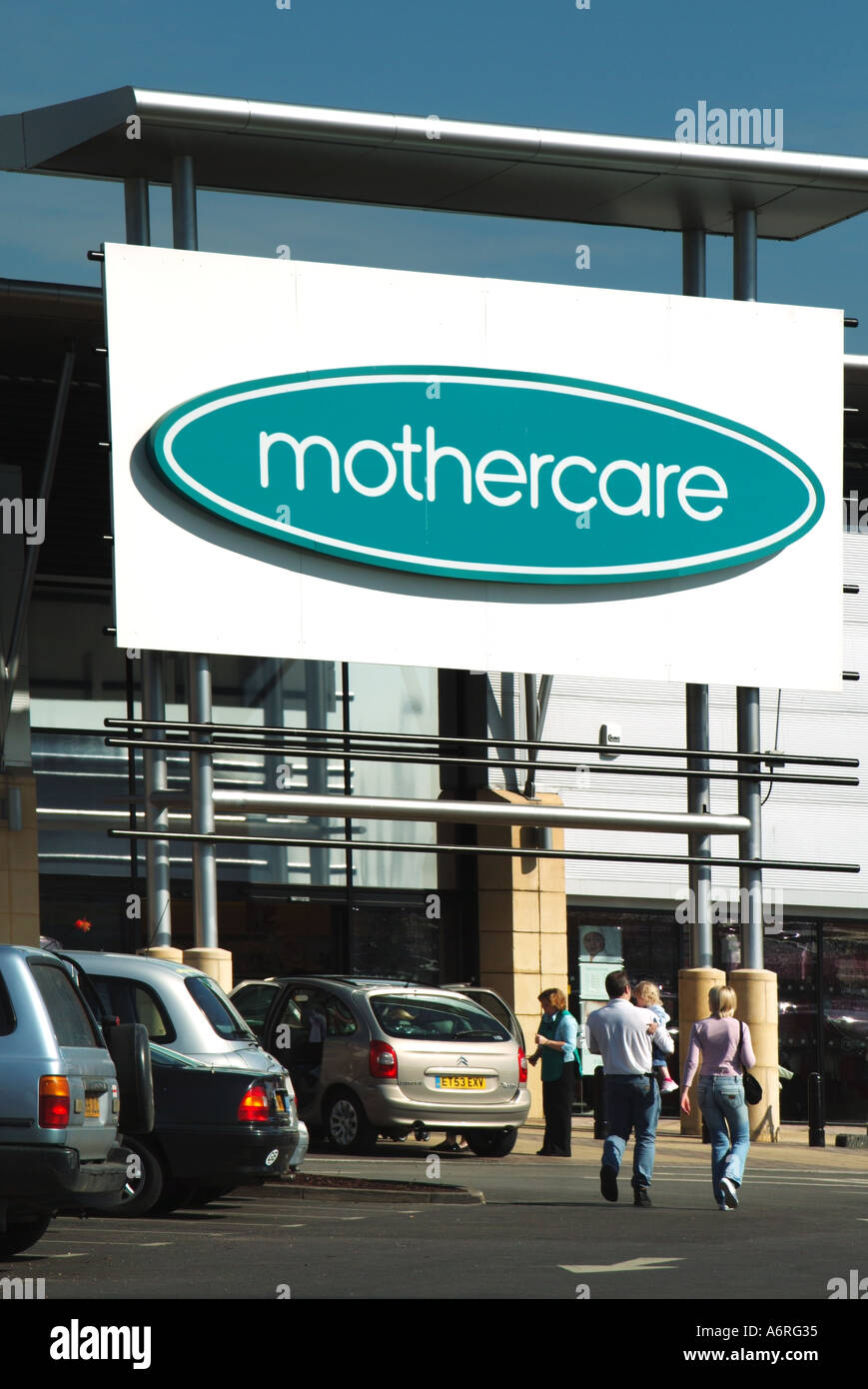 West Thurrock Lakeside Retail Park con le automobili parcheggiate fuori I Mothercare store Foto Stock