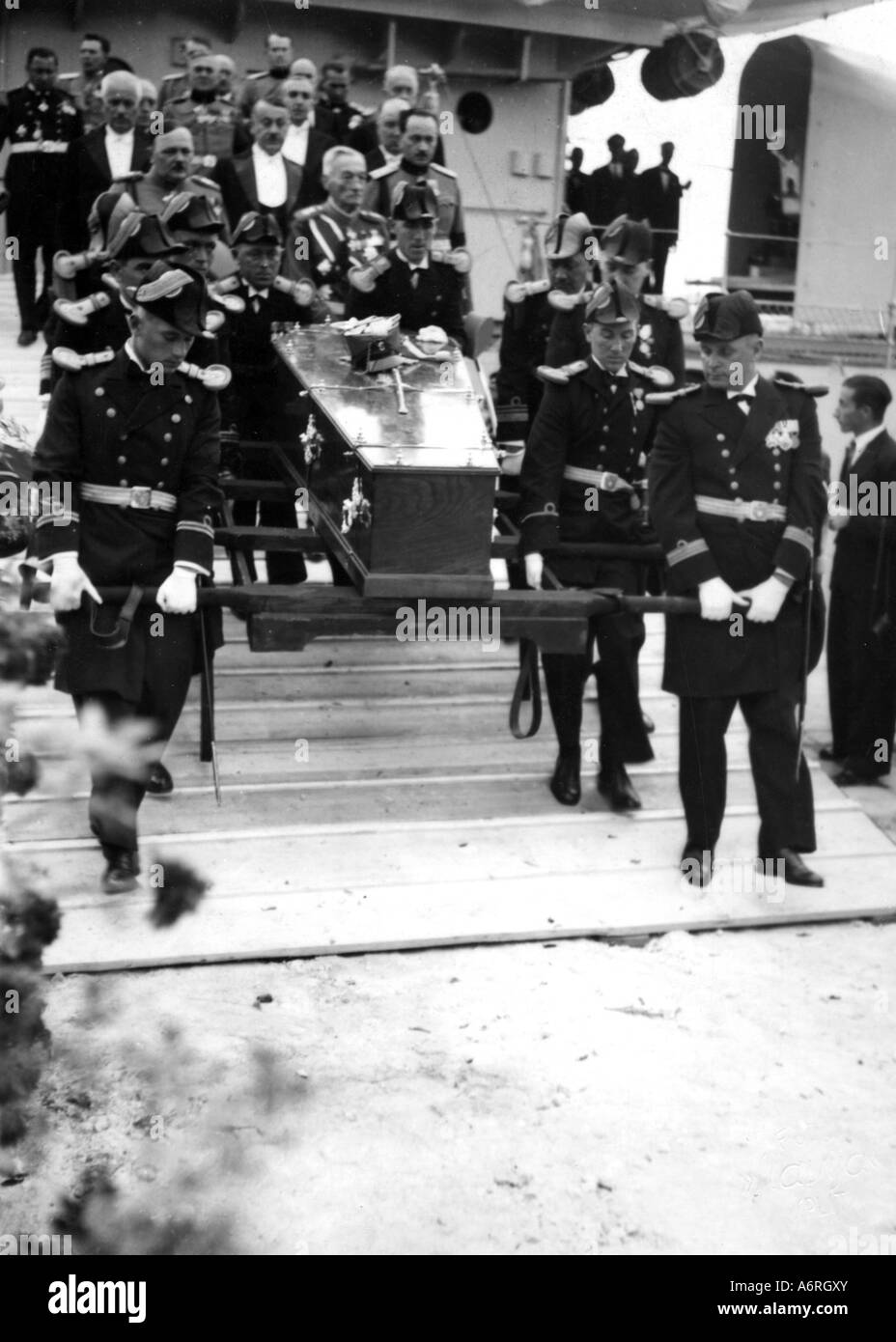Alessandro I., 17.12.1888 - 9.10.1934, re di iugoslavia 16.8.1921 - 9.10.1934, la morte, la sua bara trasportate dalla nave, Ottobre Foto Stock