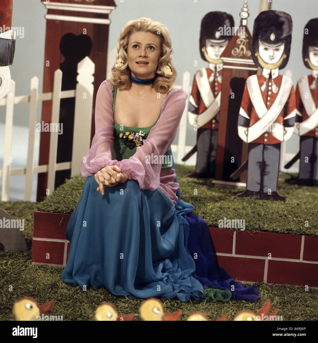 Haenning, Gitte, * 29.6.1946, cantante danese, sul palco, seduta, Copenaghen, 1978, 1970s, abito, pop, musica, royal guard, Foto Stock