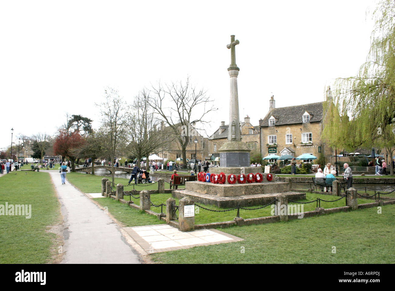 Bourton sull'acqua nel Gloucestershire. Foto Stock