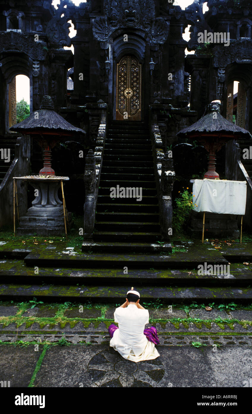 Il culto a Pura Besakih Bali, Indonesia Foto Stock
