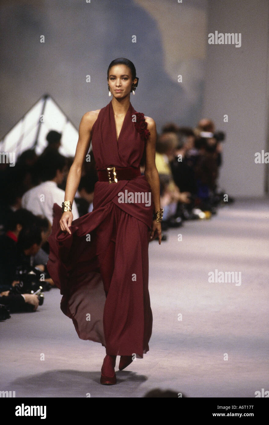 Moda, 1980s, manichini, vestito, a tutta lunghezza, passerella, autmn inverno, da Chanel, Parigi, 1989, 80s, , Foto Stock