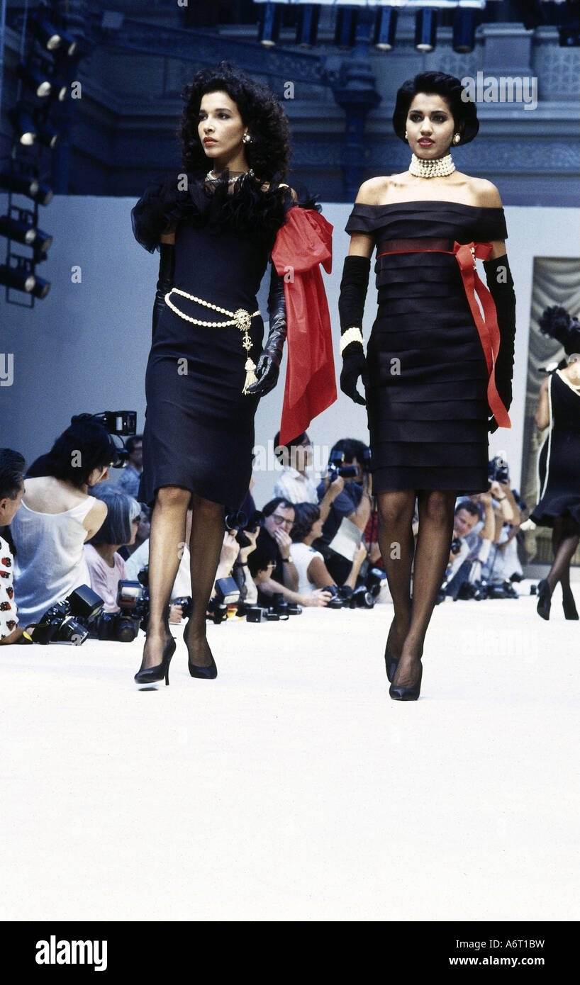 Moda, 1980s, manichini, lunghezza intera, vestito, passerella, autunno inverno, Haute-Couture, di Chanel, Paris, 1986/1987, 80s, , Foto Stock