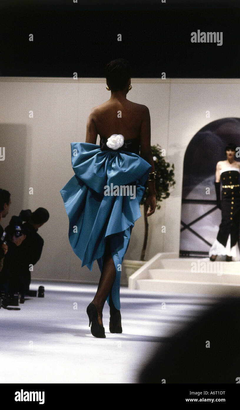 Moda, 1980s, manichino, lunghezza intera, vestito, passerella, primavera estate, Pret-a-porter, di Chanel, 1987, 80s, , Foto Stock
