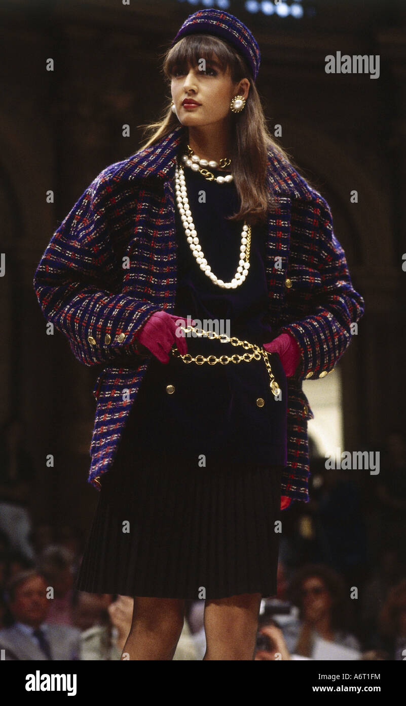Moda, 1980s, manichino, giacca e gonna a pieghe, mezza lunghezza, passerella, primavera estate, di Chanel, 1985/1986, 80s, , Foto Stock