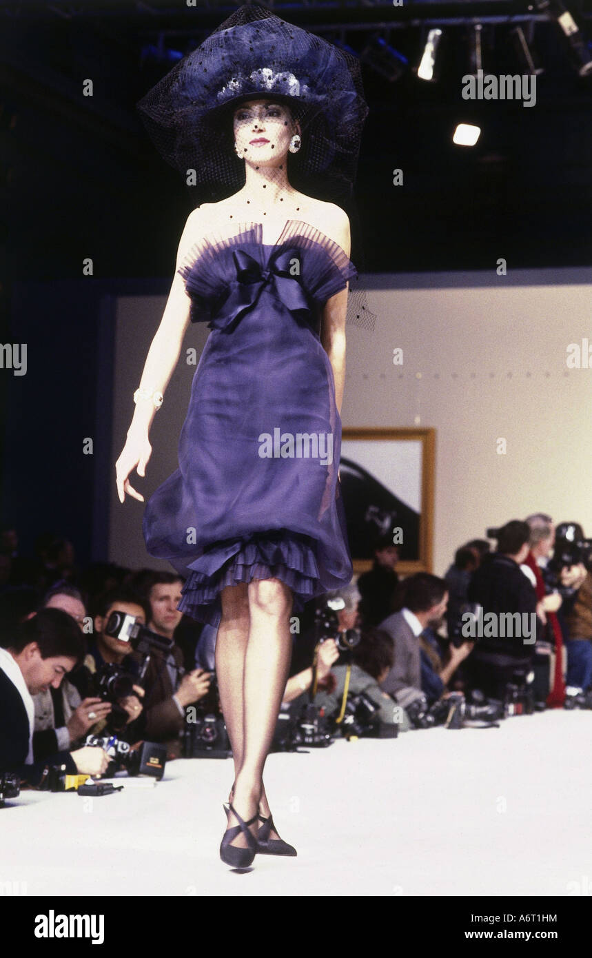 Moda, 1980s, manichino, lunghezza intera, vestito, passerella, primavera estate, Haute-Couture, di Chanel, Paris, 1987, 80s, , Foto Stock